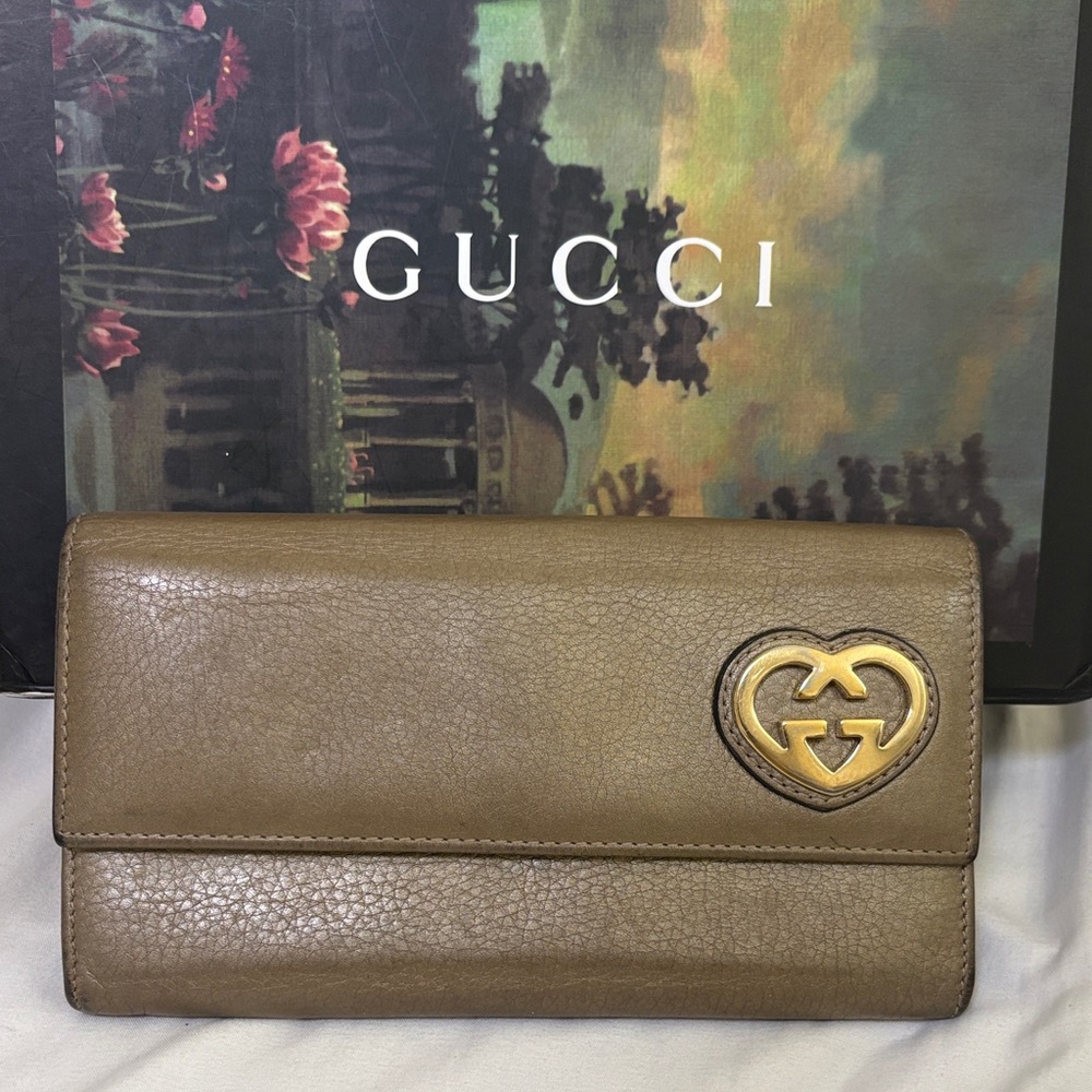GUCCI 🌸Lovely Heart Bifold Long Bronze leather Wallet-EUC 🌹
